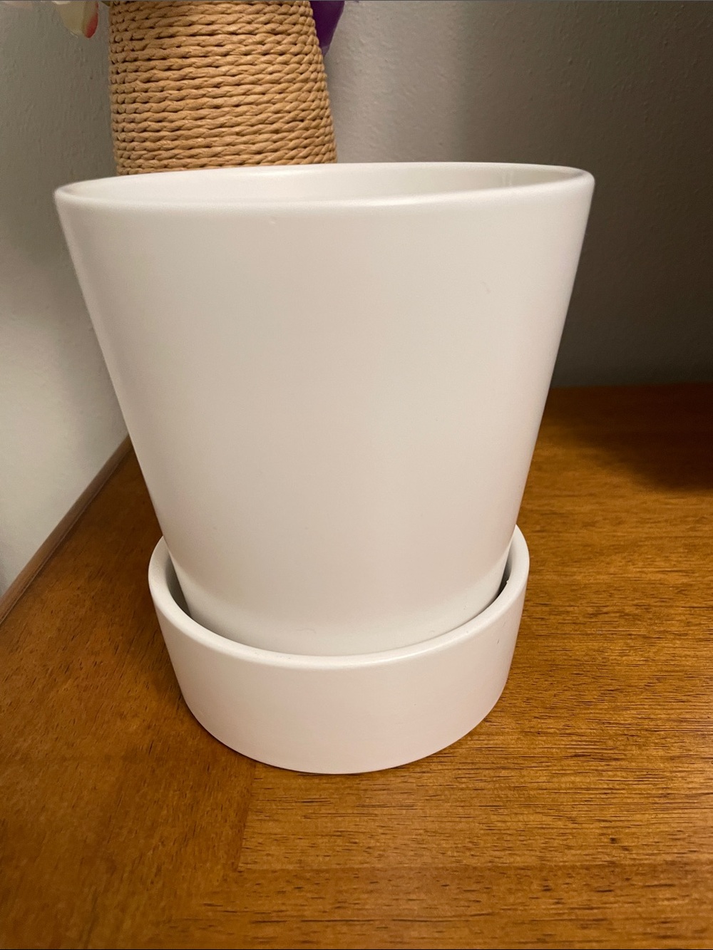Ceramic White Tapered Planter Plant Pot with Attached Saucer Great Condition